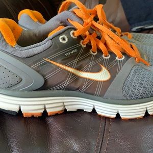 Nike Flywire Women’s Running Shoes - grey & orange